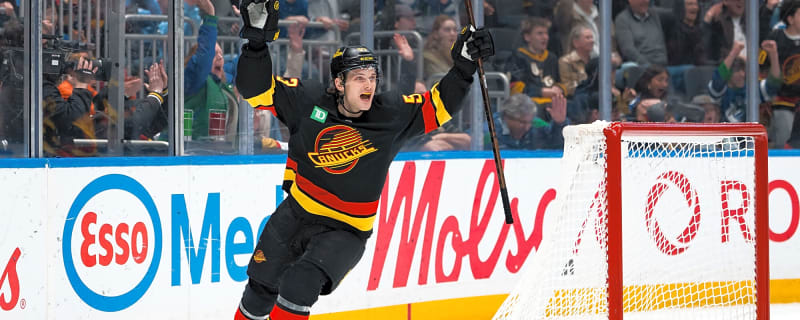Instant Reaction: Maple Leafs add versatility to bottom-six group in Teddy Blueger signing