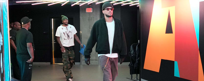 Devin Booker exits with injury as Phoenix Suns get blown out by Spurs