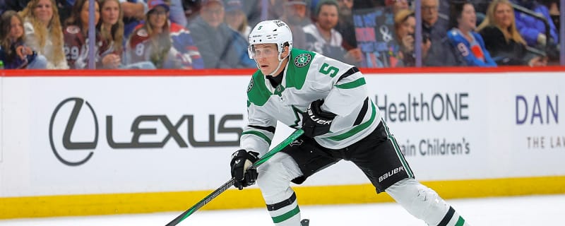 Stars Sign Nils Lundkvist To Two-Year Extension