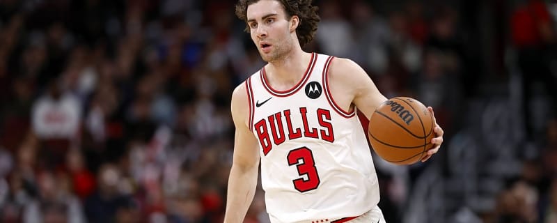 Chicago Bulls Interested in Acquiring Suns’ Starting Center