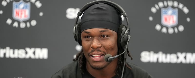 Which Alabama LBs are working as green dot communicators?