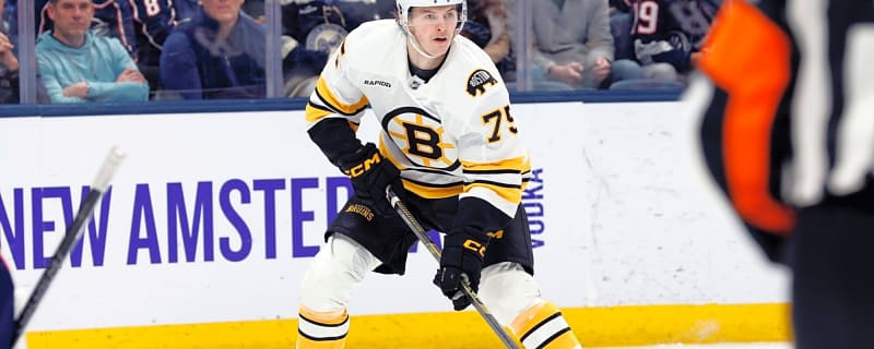 Bruins sign Lukas Reichel to one-year contract