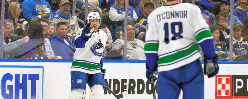  Sherwood scores hat trick in Canucks’ shootout win vs. Blues