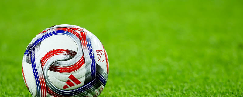 Preston North End officially release former Manchester United duo