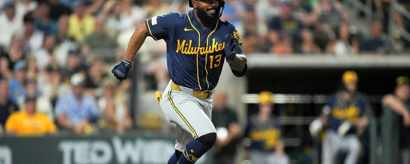 Padres Select Luis Rengifo