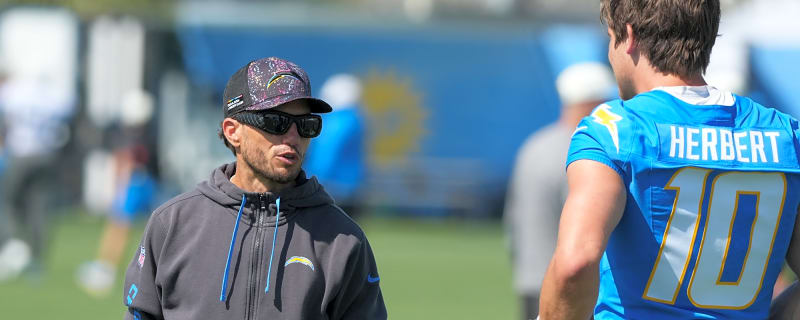 Mike McDaniel’s Bold Backfield Strategy Could Change the Los Angeles Chargers’ Season
