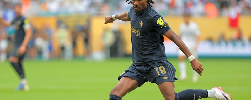 Liverpool and Man United zero in on 24-year-old rising midfield star