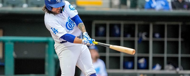 Reds To Sign Michael Chavis To Minor League Deal