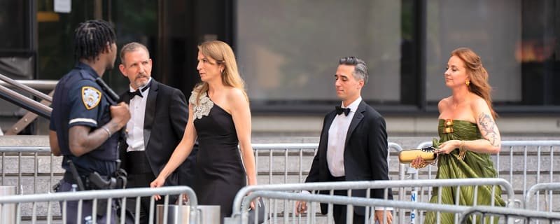 New Yorkers list actual trash from Travis Kelce & Taylor Swift’s wedding, and it fully sold out