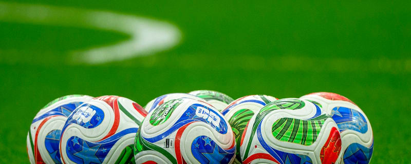 Ajax in talks to re-sign former Manchester United defender
