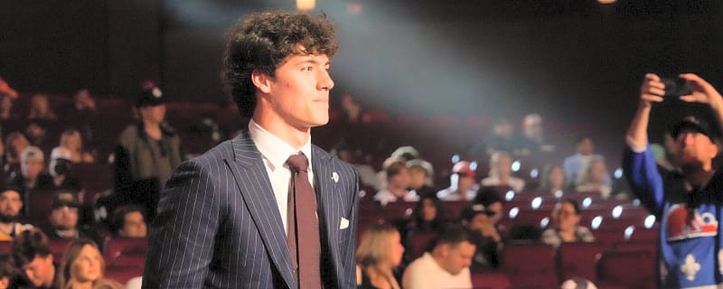 Blackhawks prospect Mason West leads high school to football state championship as quarterback