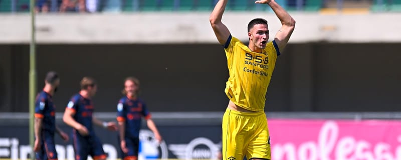 Premier League rivals working hard to sign 21-year-old, but Tottenham like defender