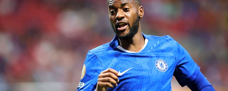 Former Chelsea player names Arsenal defenders as examples and says one current Blue is not Chelsea standard