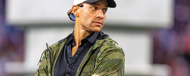 Former NFL receiving leader announces his retirement