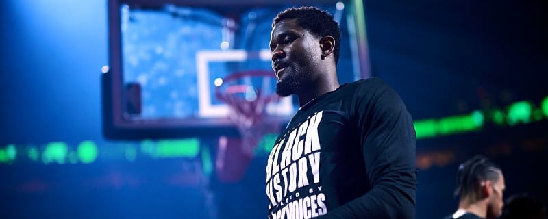 NBA Champion Reveals One Condition for Deandre Ayton to Be a Valuable Lakers Addition Alongside LeBron James