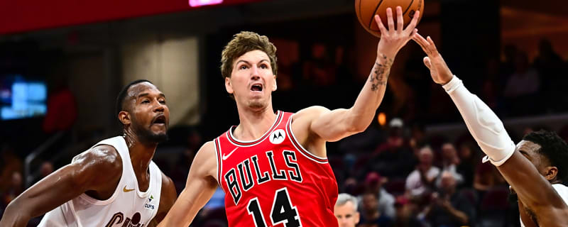 Bulls Edge Cavaliers 118-117 in Preseason Thriller: Buzelis and Collins Shine