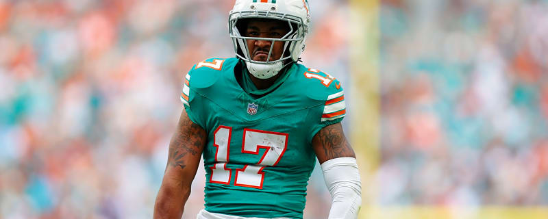 Should the Dolphins Trade Jaylen Waddle?