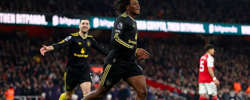 Man United star shining under Carrick ruled out for ten weeks with a hamstring injury