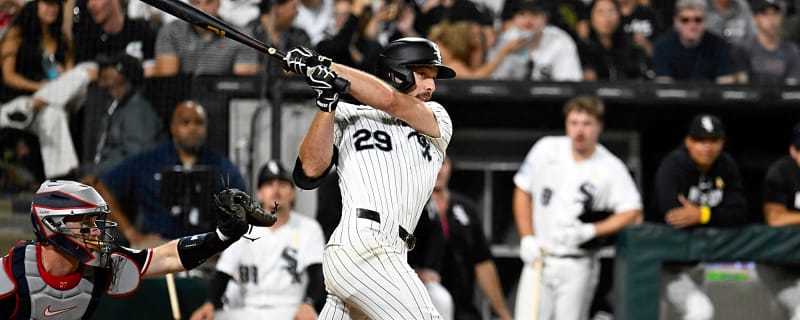 26YO White Sox Rookie Forced to Leave Mid-Game After He Suffers Brutal Collision With The Wall