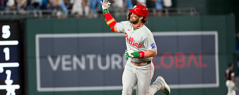 Bryce Harper flips off Nationals fans after receiving a vulgar chant