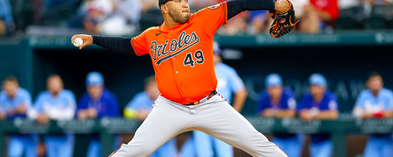 Orioles Designate Albert Suárez For Assignment