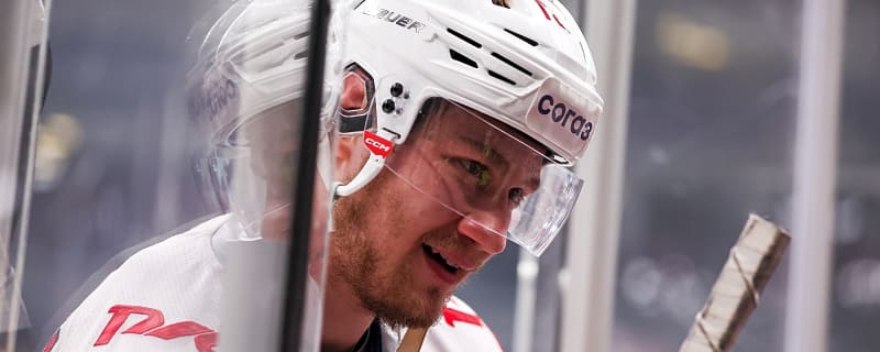 Report: Oilers prospect Maxim Beryozkin signs extension in KHL
