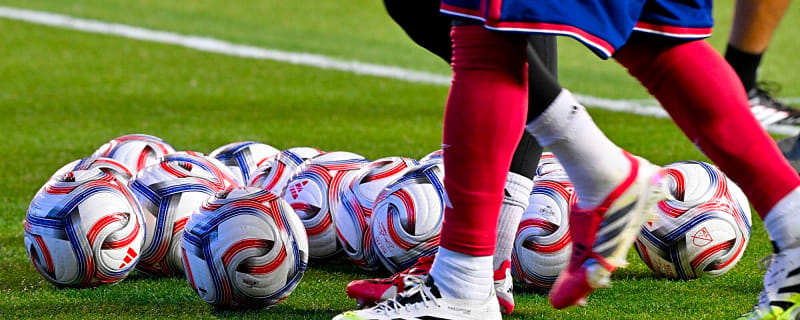 Nike officially sign Manchester United midfielder