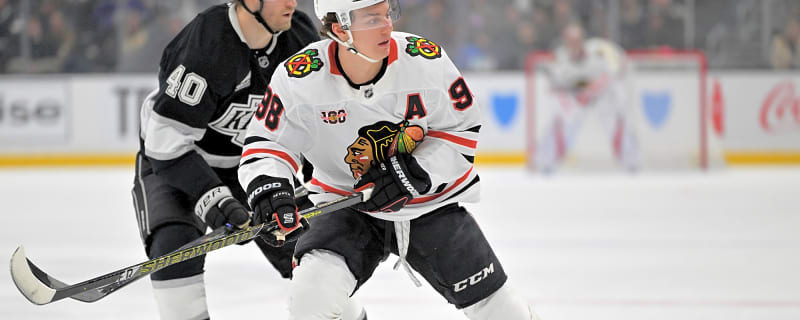 Recap: Blackhawks hang on to beat Kings 2-1