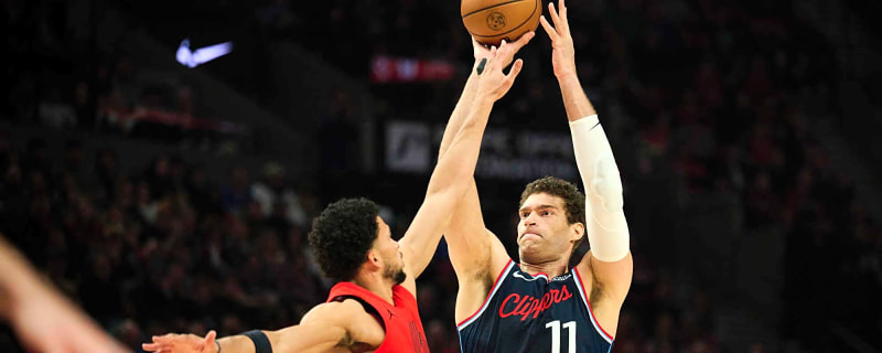 Unexpected player matches Steph Curry three-point record