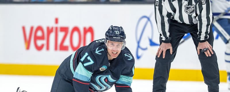 Kraken’s Jaden Schwartz exits game after taking skate to face