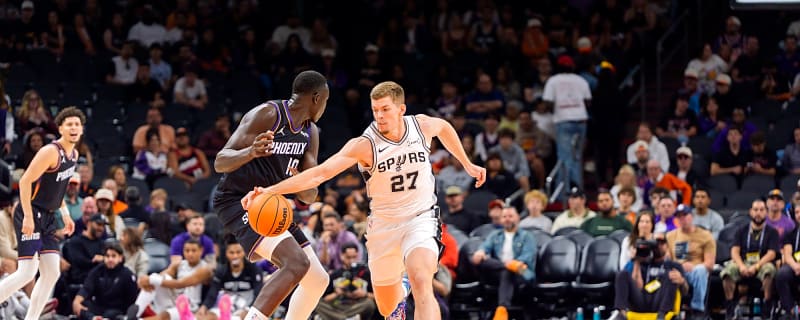 Cavs officially sign Riley Minix to two-way contract