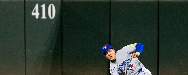 Blue Jays’ Brett Bateman day-to-day with right hip discomfort