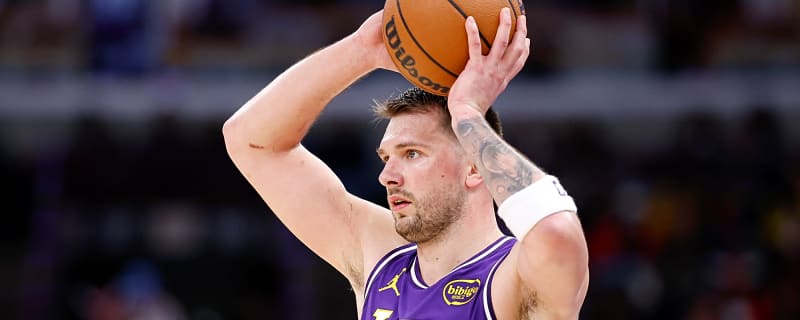 Lakers at crossroads as deadline nears and clock ticks louder