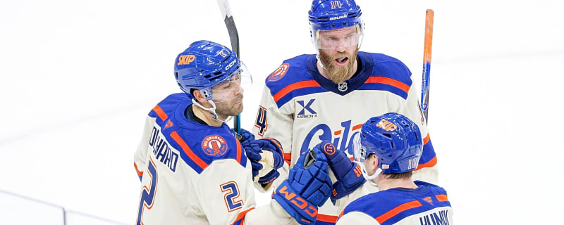  Two goals from Evan Bouchard lead Oilers past Blackhawks