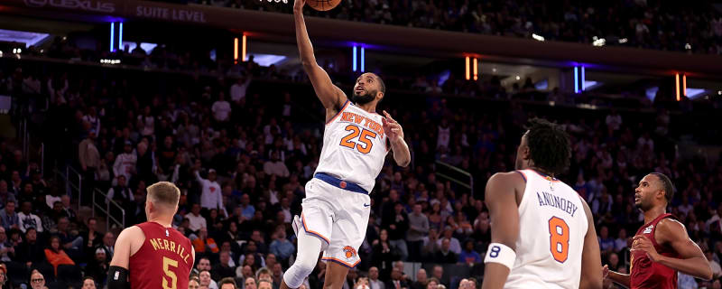 New York Knicks Hold Off Cleveland Cavaliers In Season Opener At MSG