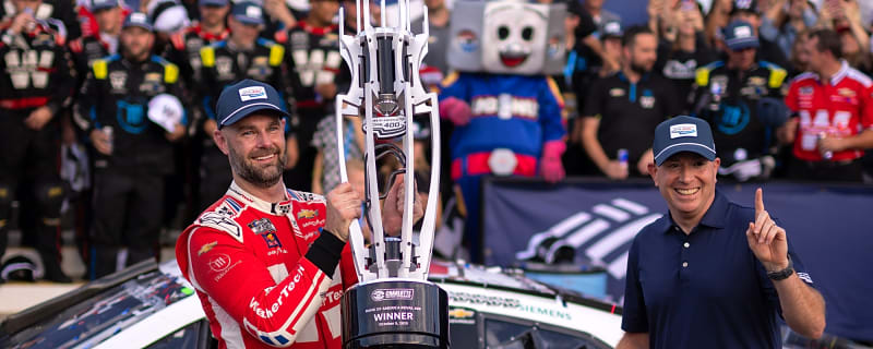 Shane van Gisbergen Inches Closer to Jeff Gordon’s Legacy With Dominant Charlotte Win