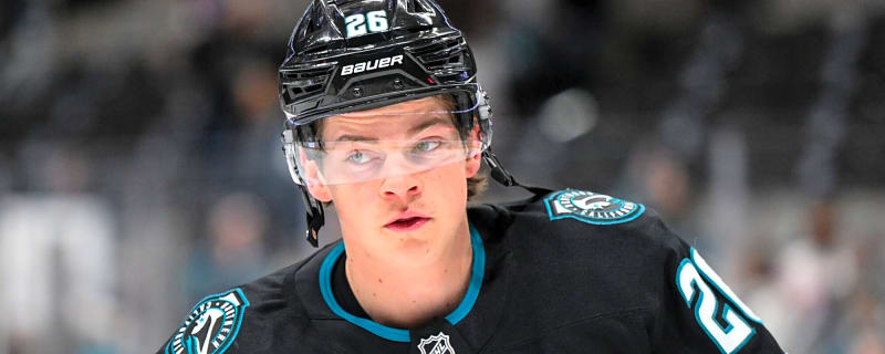 Sharks re-sign Jack Thompson to one-year contract