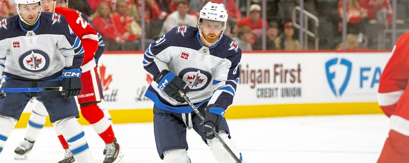 Kyle Connor is propping up Connor Hellebuyck-less Jets