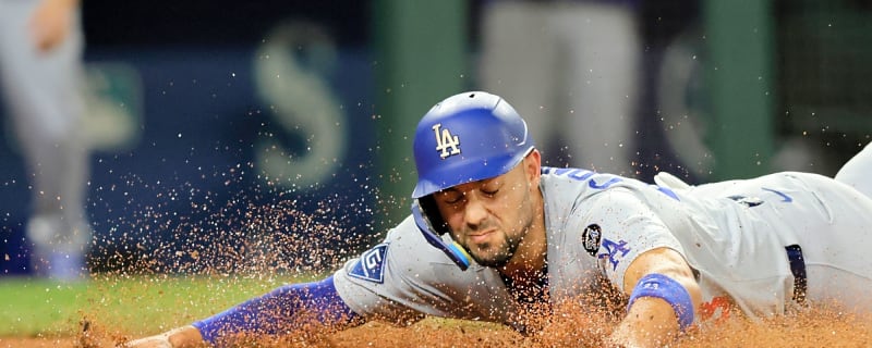 Cubs sign 179-home run outfielder