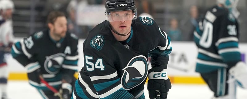 Sharks re-sign Patrick Giles to two-year contract extension