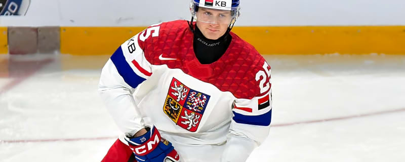 Blackhawks sign Jiri Felcman to entry-level contract