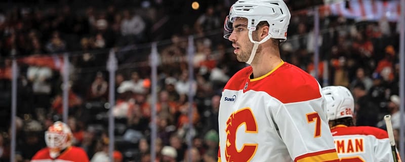 Flames’ Kevin Bahl leaves game with lower-body injury