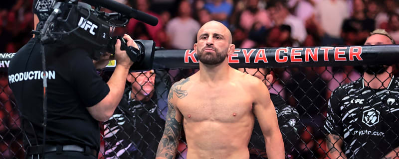 Volkanovski Submits NFL Giant In Wild Challenge Video
