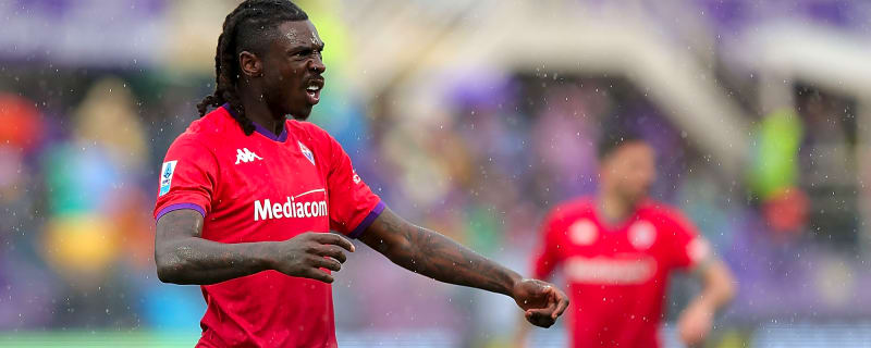 Man United offered 'phenomenal' star with 25 goals, but they must sell two players first