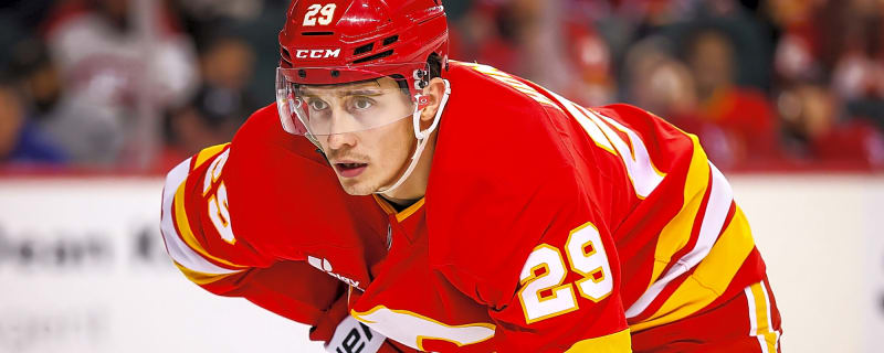 Flames’ Sam Honzek confirmed to miss rest of 2025-26