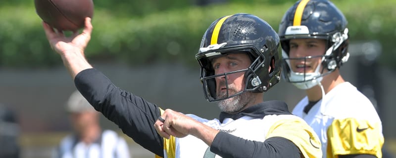 Former Steelers RB Le'Veon Bell Has 1 Actionable Request For Aaron Rodgers And Mike McCarthy