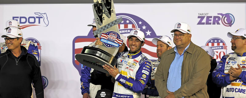 Chase Elliott capitalizes late to win Daytona Duel 2; BJ McLeod awarded Daytona 500 berth