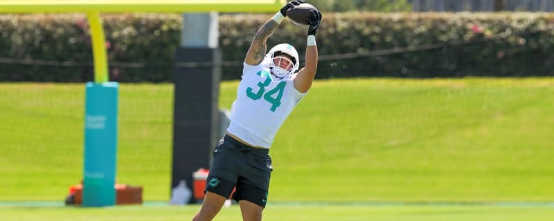 The Miami Dolphins have finally added a fullback to their 2026 roster — but there’s a catch