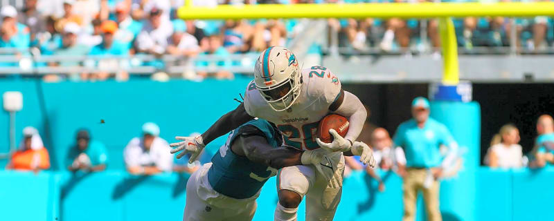 2026 could be brewing up as De’Von Achane’s best shot at joining one of the NFL’s most exclusive clubs as the Miami Dolphins’ offensive centerpiece