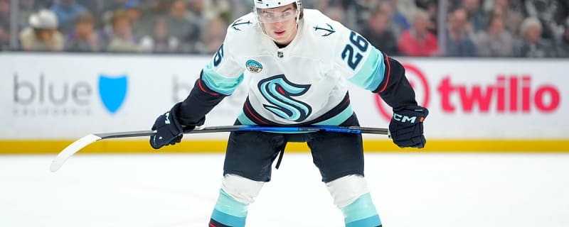 Kraken sign Meyers, Winterton to two-year contract extensions